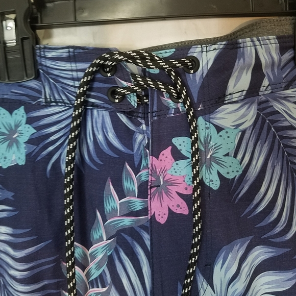 Hurley Hawaiian print swim board shorts - Picture 4 of 7